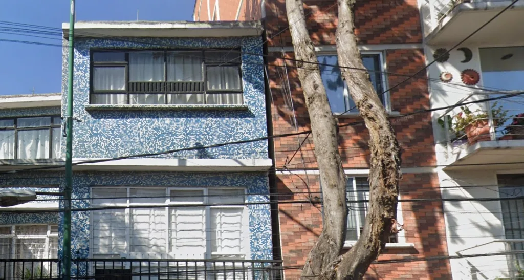 Ricardo Guerrero expone el "Cártel Inmobiliario" en Benito Juárez: 3,000 edificios ilegales y fraude institucional con impunidad. Un sismo silencioso de corrupción que amenaza con colapso.. AMEXI / Foto: Composición Google Maps
