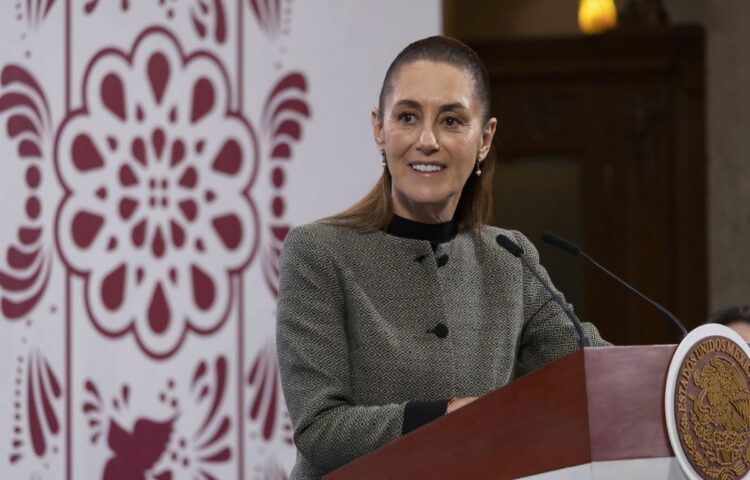 Ante redadas, Sheinbaum llama a paisanos en EU a tener precaución en festejos patrios