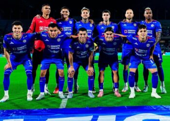 Superlíder Cruz Azul recibe a Gallos Blancos que pretende tener espolones