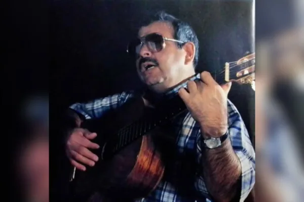 Cruz Mejía, cantor y locutor. Foto Fb CruzMejiaOficial