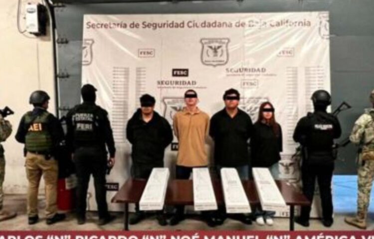 Detenidos en La Rumorosa, Baja California. Foto Secretaría de Seguridad Ciudadana de Baja California