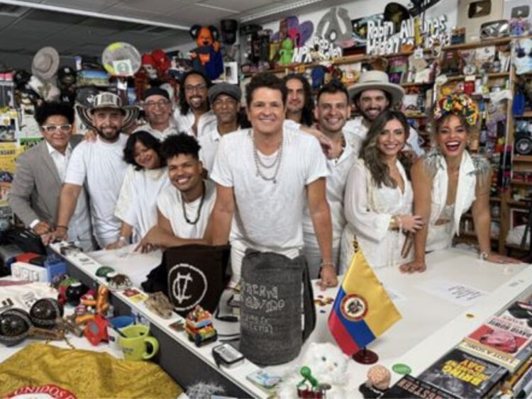 Carlos Vives celebra 30 años de “La Tierra del Olvido” en Tiny Desk