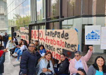 Diseño sin títuloTrabajadores del INBAL realizan un paro para exigir ropa y equipo de protección de trabajo. Foto AMEXI Florentino López