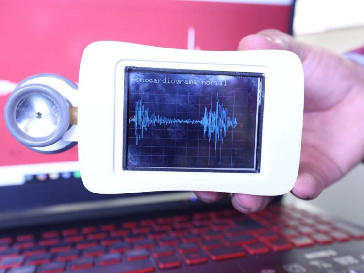 Estetoscopio digital desarrollado en el IPN que detecta daño cardiaco con IA. AMEXI Foto Cortesía IPN
