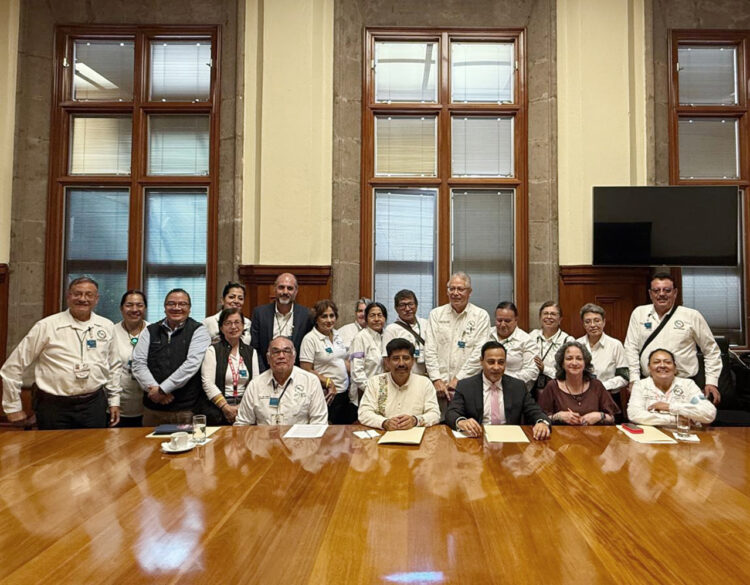 SCJN promete a jubilados del IMSS analizar demandas de devolución de ahorros de Afores