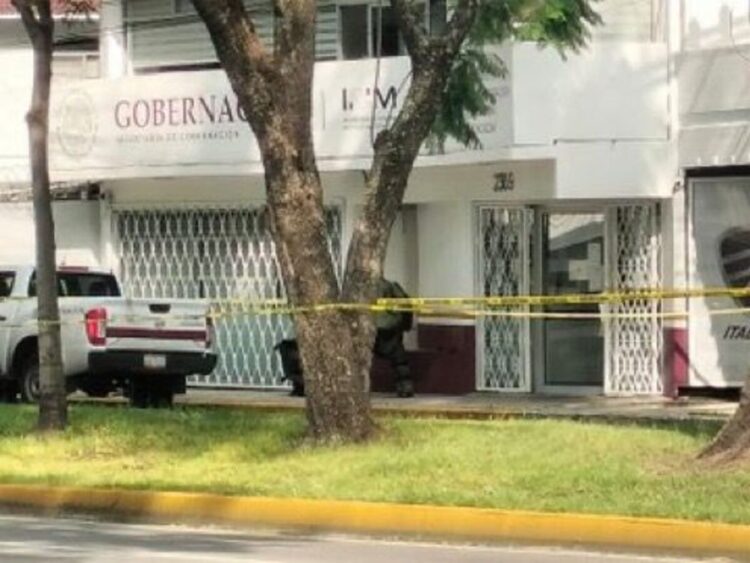 Instituto Nacional de Migración ya investiga caso de granada afuera de su oficina administrativa en Morelia
