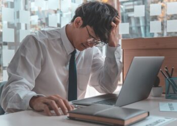 Infelicidad laboral, problema de salud mental. AMEXI Foto Canva