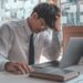 Infelicidad laboral, problema de salud mental. AMEXI Foto Canva