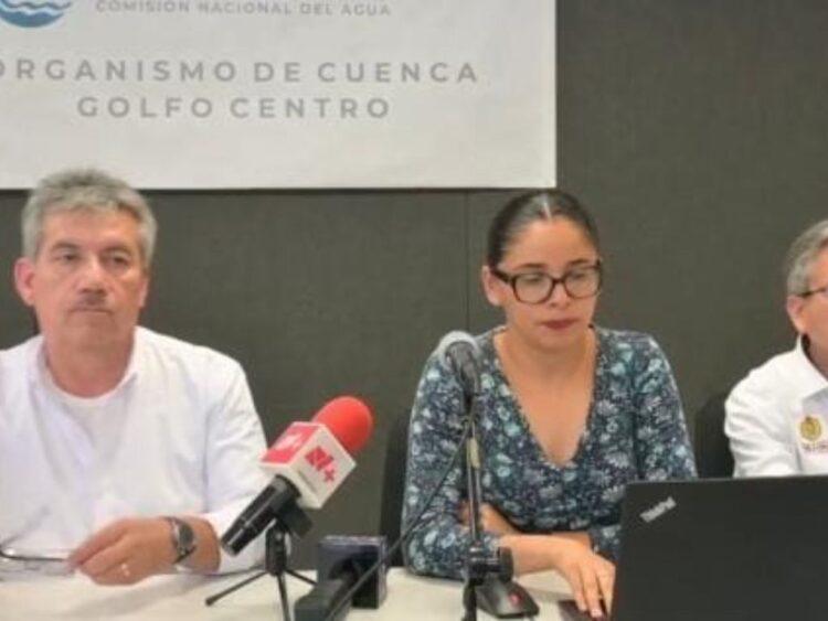 Jessica Luna, jefa de Hidrometeorología de la Comisión Nacional del Agua (Conagua), habla de la temporada de frentes fríos. Foto Especial