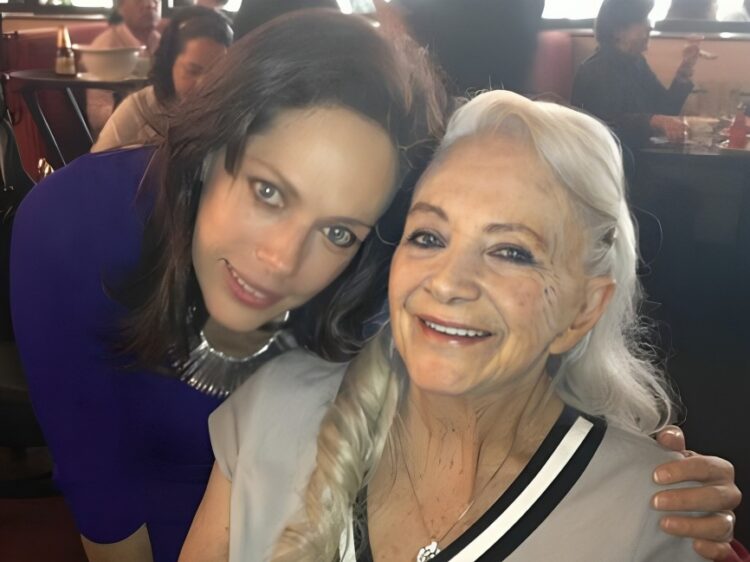 Kenia Gascón anuncia el fallecimiento de su madre, la actriz Tara Parra a los 93 años | AMEXI/FOTO: FB