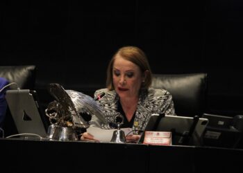 Senado recibe iniciativas de Claudia Sheinbaum sobre amparo y desarrollo científico