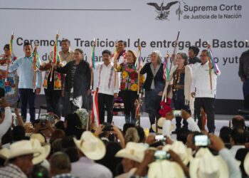 Entre sahumerios y danzas, ministros electos reciben Bastón de Mando y de Servicio (Fotos)