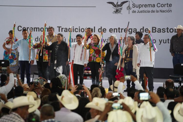 Entre sahumerios y danzas, ministros electos reciben Bastón de Mando y de Servicio (Fotos)