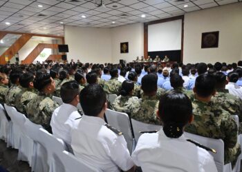 Raymundo Morales Àngeles pidió al personal naval que se consolide una Armada fuerte y comprometida para servir a México.