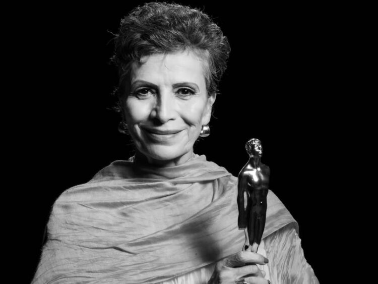 Recibe Patricia Reyes Spíndola Ariel de Oro en Puerto Vallarta