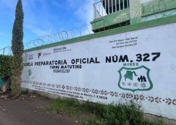 Preparatoria Oficial No. 327 en el Estado de México, donde trabajaba un profesor que murió en la explosión de una pipa de gas en Iztapalapa. Foto Especial