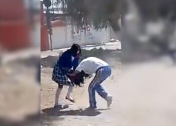 Riña entre estudiantes de secundaria en Tehuacán, Edomex, ocurrida en 2023. Foto Especial