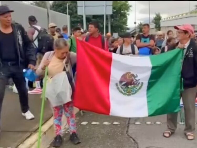 Migrantes varados en Tapachula organizan caravana hacia CDMX