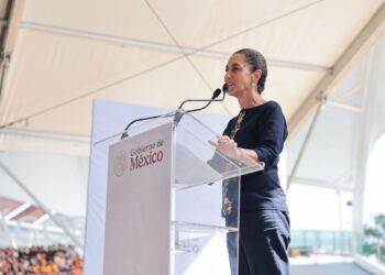 Claudia Sheinbaum pidió respeto a los asistentes quienes abuchearon al gobernador de Jalisco, Pablo Lemus.