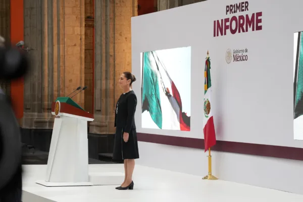 En México nadie influye en la estrategia de seguridad. Sólo nuestra convicción, honestidad y la confianza del pueblo nos guían”, afirmó.