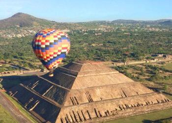 Una fuerte explosión de pirotecnia sacudió al municipio de San Juan Teotihuacán, Edomex, dejando como saldo 38 personas lesionadas.