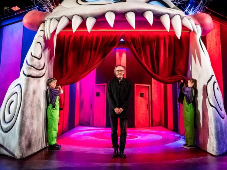Tim Burton sigue escribiendo historia en la Ciudad de México, ahora con su reciente exposición “El Laberinto” que permanecerá hasta diciembre