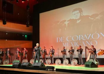 “De Corazón Mexicano”: Napoleón revive sus clásicos con el mariachi de Tecalitlán