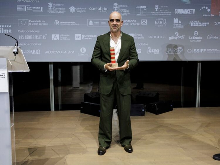 Denuncia el actor Luis Tosar el atroz genocidio de Gaza al recibir el Faro de Honor del Festival de Santander