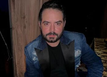 José Eduardo Derbez causa sensación con extravagantes botas amarillas de más de 600 dólares