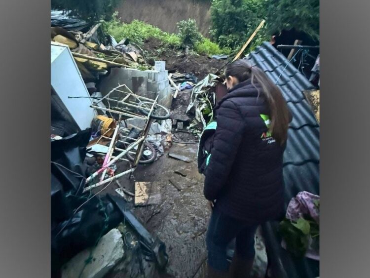 Tragedia en Amecameca. Deslave sepulta casa. AMEXI