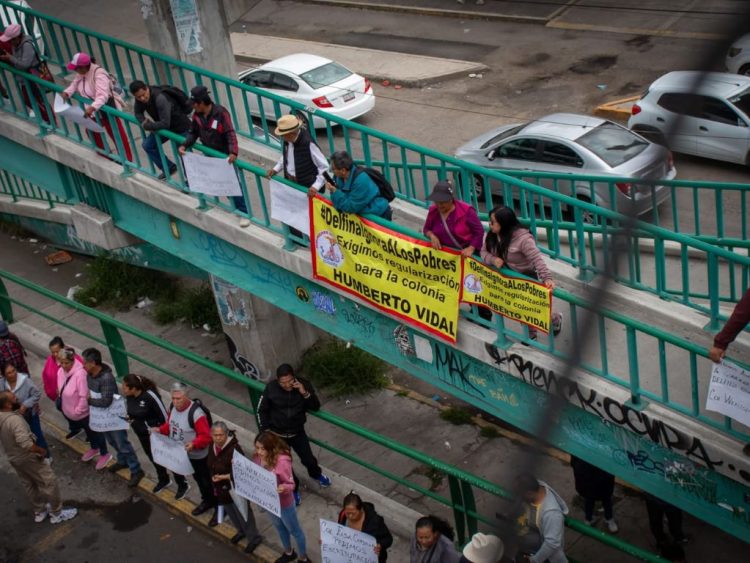 Vecinos de Texcoco bloquean la carretera Lechería–Texcoco para exigir atención a problemas no resueltos. Está en el abandono