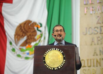 César Cravioto entrega a Congreso CDMX Primer Informe de Clara Brugada