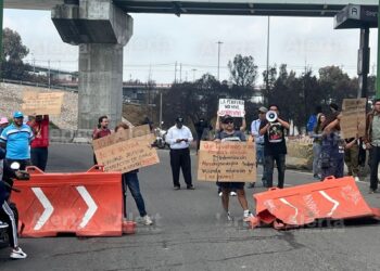 Bloquean Calzada Zaragoza para exigir justicia, tras explosión de pipa
