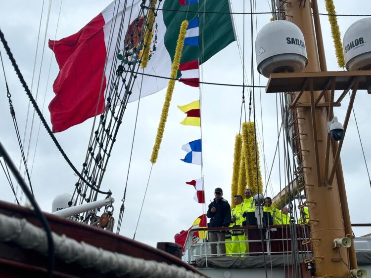 El Buque tuvo un accidente en Nueva York lo que provocó la muerte de varios marineros y hoy realiza pruebas