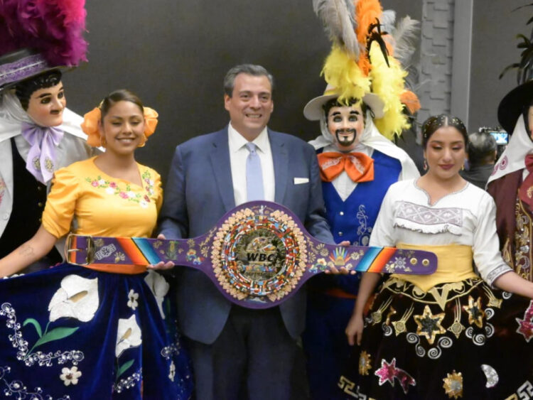 Presentan el Cinturón Tlaxcala 2025, la joya que disputarán Canelo y Crawford