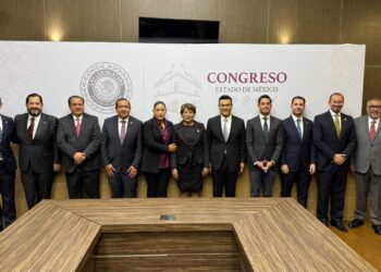 La gobernadora del Edomex, Delfina Gómez Álvarez entregó de manera personal a la LXII Legislatura local su segundo informe de gobierno