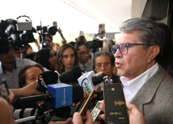 La bancada de Morena en la Cámara de Diputados acordó crear una tercera vicecoordinacción, que ocupará Dolores Padierna.