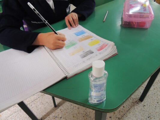 Este lunes inició el ciclo escolar 2025-2026 en todo el país, bajo un calendario de 185 días efectivos de clase aprobado por la SEP.