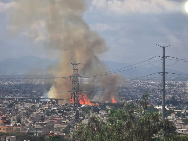Una pipa de gas LP explotó debajo del Puente de la Concordia, en inmediaciones de la estación del Metro de Santa Marta, en Iztapalapa. Piden a ciudadanos evitar difundir imágenes de víctimas de tragedias