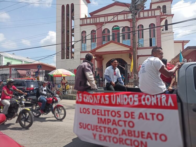 Ganaderos de Las Choapas se movilizan contra la violencia y la inseguridad. La movilización reunió a más de 15 asociaciones locales.