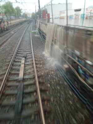 El Sistema de Transporte Colectivo informó que el servicio de la Línea A del Metro se suspendió entre las estaciones Guelatao y La Paz, por la acumulación de agua en el drenaje