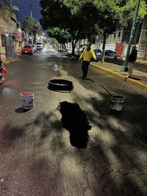 Este socavón se une a la cadena de hundimientos en Iztapalapa y en la CDMX. AMEXI/FOTO/ ESPECIAL