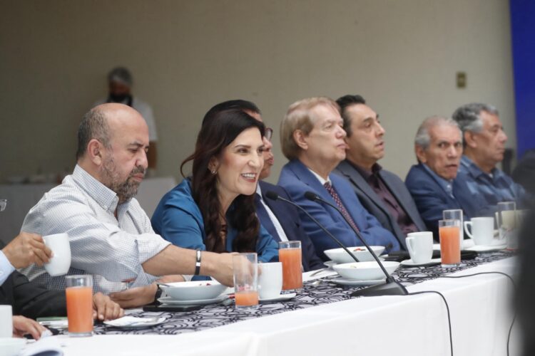 La presidenta de la Cámara de Diputados, Kenia López Rabadán informó que hay un rezago legislativo de 130 dictámenes.