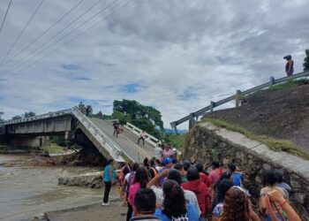 Debido a las intensas lluvias registradas en el estado de Chiapas se provocó la caída de varios puentes. Ocasiona caos en frontera sur