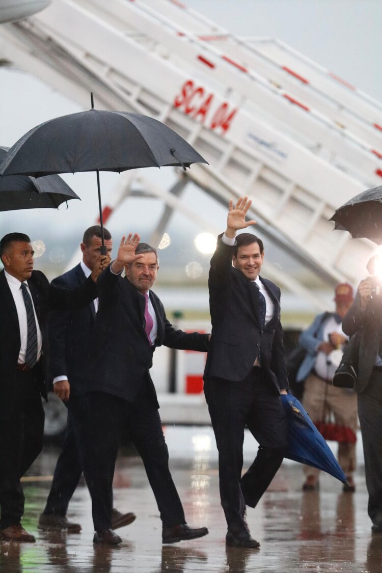 En la tarde de este martes arribó al Aeropuerto Internacional Felipe Ángeles el secretario de Estado de Estados Unidos, Marco Rubio