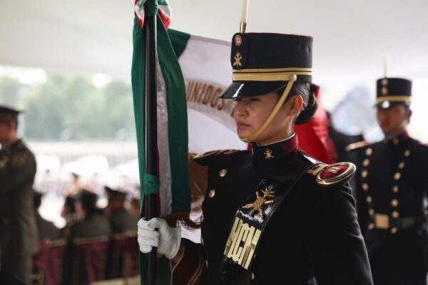 La presidenta de México señaló: como primera mujer presidenta, quiero reconocer a las mujeres valientes que han demostrado que la inteligencia, la disciplina y la fortaleza no tienen género.