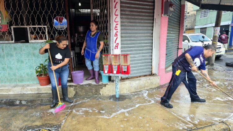 En pocas horas, la lluvia registrada en Nezahualcóyotl superó lo habitual de un mes, dejando afectaciones en 14 zonas de la localidad.