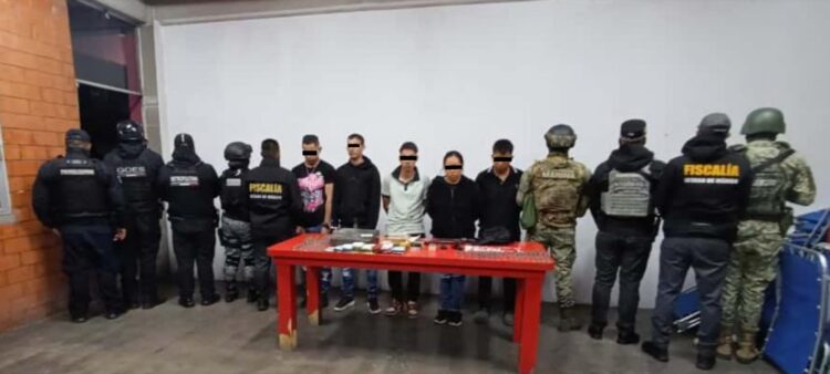 En Ecatepec, Estado de México se realizó un nuevo golpe contra el grupo criminal La Chokiza. Detuvieron a cinco presuntos integrantes.