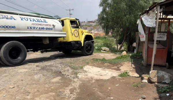 Pipa de Agua, escasez en Ixtapaluca, Edomex