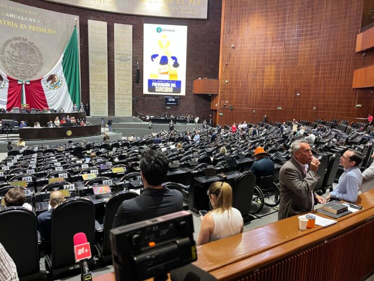 La oposición en la Cámara de Diputados reprobó la política interior del gobierno federal. Inicia glosa del Primer Informe de Gobierno.